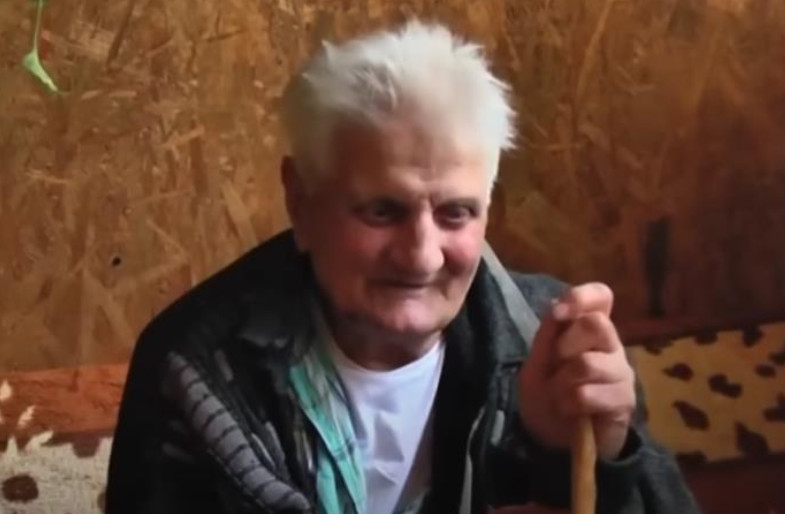 OTIŠAO DO GRADA DA PRODA STOKU, PA NESTAO SA LICA ZEMLJE: 30 godina kasnije pojavio se na kućnom pragu u istoj odjeći i sa papirićem u džepu koji je skamenio sve - featured image OTIŠAO DO GRADA DA PRODA STOKU, PA NESTAO SA LICA ZEMLJE: 30 godina kasnije pojavio se na kućnom pragu u istoj odjeći i sa papirićem u džepu koji je skamenio sve - featured image