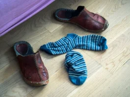 Nikada ne ostavljajte čarape pored kreveta: Evo i zašto