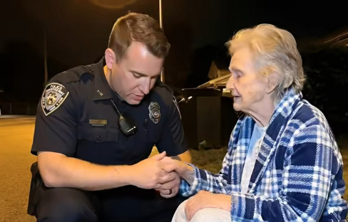 U tri sata ujutro policija je primila neobičan poziv: jedan građanin prijavio je da njegova susjeda sjedi na pločniku ulice. Ono što su policajci pronašli u njezinu domu ostavilo ih je bez riječi 😮 - featured image U tri sata ujutro policija je primila neobičan poziv: jedan građanin prijavio je da njegova susjeda sjedi na pločniku ulice. Ono što su policajci pronašli u njezinu domu ostavilo ih je bez riječi 😮 - featured image