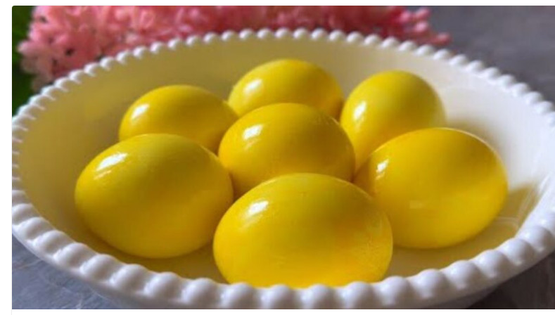 Evo kako dobiti intenzivno ŽUTU BOJU JAJA: Potpuno prirodno, bez hemije- samo 1 namirnica vam treba - featured image Evo kako dobiti intenzivno ŽUTU BOJU JAJA: Potpuno prirodno, bez hemije- samo 1 namirnica vam treba - featured image