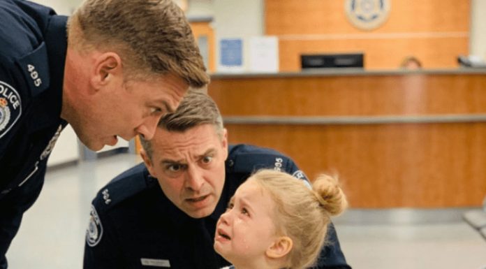 Devojčica došla u policiju da prizna „zločin“ – ono što je rekla rasplakalo je sve prisutne Devojčica došla u policiju da prizna „zločin“ – ono što je rekla rasplakalo je sve prisutne - featured image