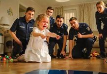 Mala devojčica je pozvala policiju zbog zvuka ispod kreveta — otkriće je iznenadilo sve. Mala devojčica je pozvala policiju zbog zvuka ispod kreveta — otkriće je iznenadilo sve. - featured image