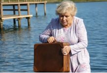 Slučajno sam vidjela snahu kako baca stari smeđi kofer u duboko jezero: odmah mi je izgledalo veoma čudno, a kada sam izvukla kofer iz vode, užasnula sam se onim što je bilo unutra Slučajno sam vidjela snahu kako baca stari smeđi kofer u duboko jezero: odmah mi je izgledalo veoma čudno, a kada sam izvukla kofer iz vode, užasnula sam se onim što je bilo unutra - featured image