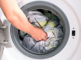 ŠTA SE DESI KAD U VEŠ MAŠINU STAVITE I 3 KAŠIKE ŠEĆERA: Probajte i ostaćete bez teksta! ŠTA SE DESI KAD U VEŠ MAŠINU STAVITE I 3 KAŠIKE ŠEĆERA: Probajte i ostaćete bez teksta! - featured image