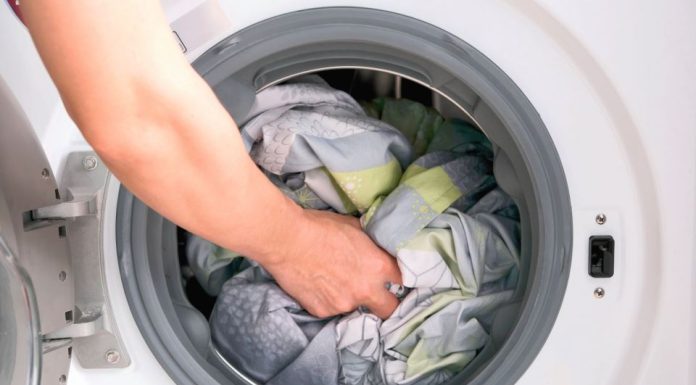 ŠTA SE DESI KAD U VEŠ MAŠINU STAVITE I 3 KAŠIKE ŠEĆERA: Probajte i ostaćete bez teksta! ŠTA SE DESI KAD U VEŠ MAŠINU STAVITE I 3 KAŠIKE ŠEĆERA: Probajte i ostaćete bez teksta! - featured image