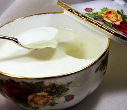 IZBACUJE OTROVE I SKIDA 6 KG ZA 10 DANA: MOĆNA DIJETA SA KISELIM MLIJEKOM