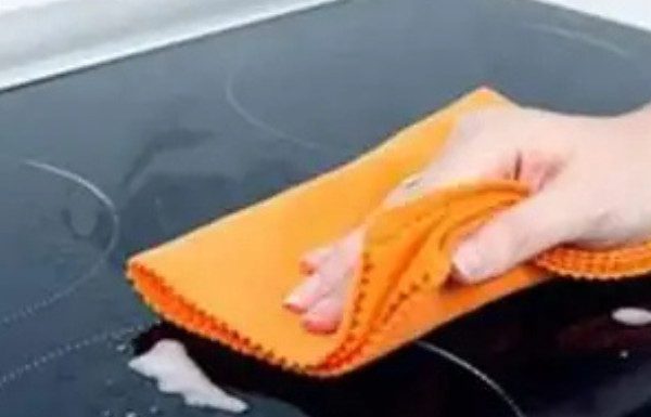 Nikada više ne ribajte šporet! Trikovi za ringle i ploče koje će vas oduševiti Nikada više ne ribajte šporet! Trikovi za ringle i ploče koje će vas oduševiti - content image
