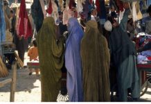 ŠTA NOSE ISLAMSKE ŽENE ISPOD TRADICIONALNE ODEĆE – BURKE: Odgovor je šokirao mnoge ŠTA NOSE ISLAMSKE ŽENE ISPOD TRADICIONALNE ODEĆE – BURKE: Odgovor je šokirao mnoge - featured image